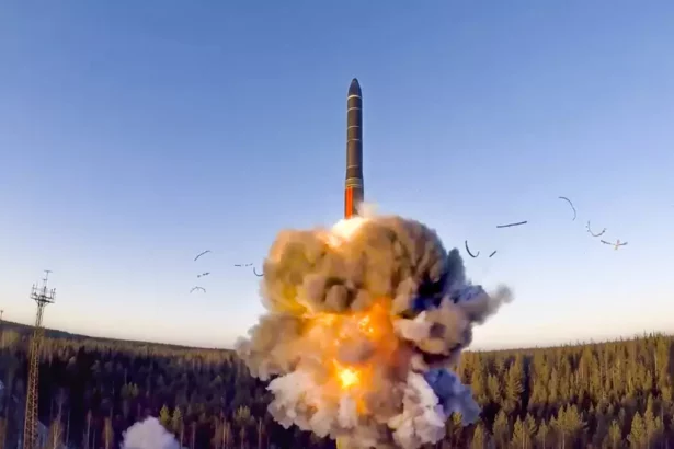 russia-loads-an-intercontinental-ballistic-missile-with-nuclear-capable-glide-vehicle-into-launch-silo-report