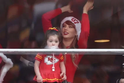 cute-girl-steals-the-spotlight-of-taylor-swift-at-raiders-vs-chiefs-game
