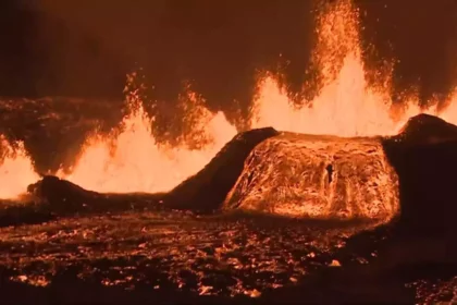 volcano-erupts-in-icelands-reykjavik-meteorological-office