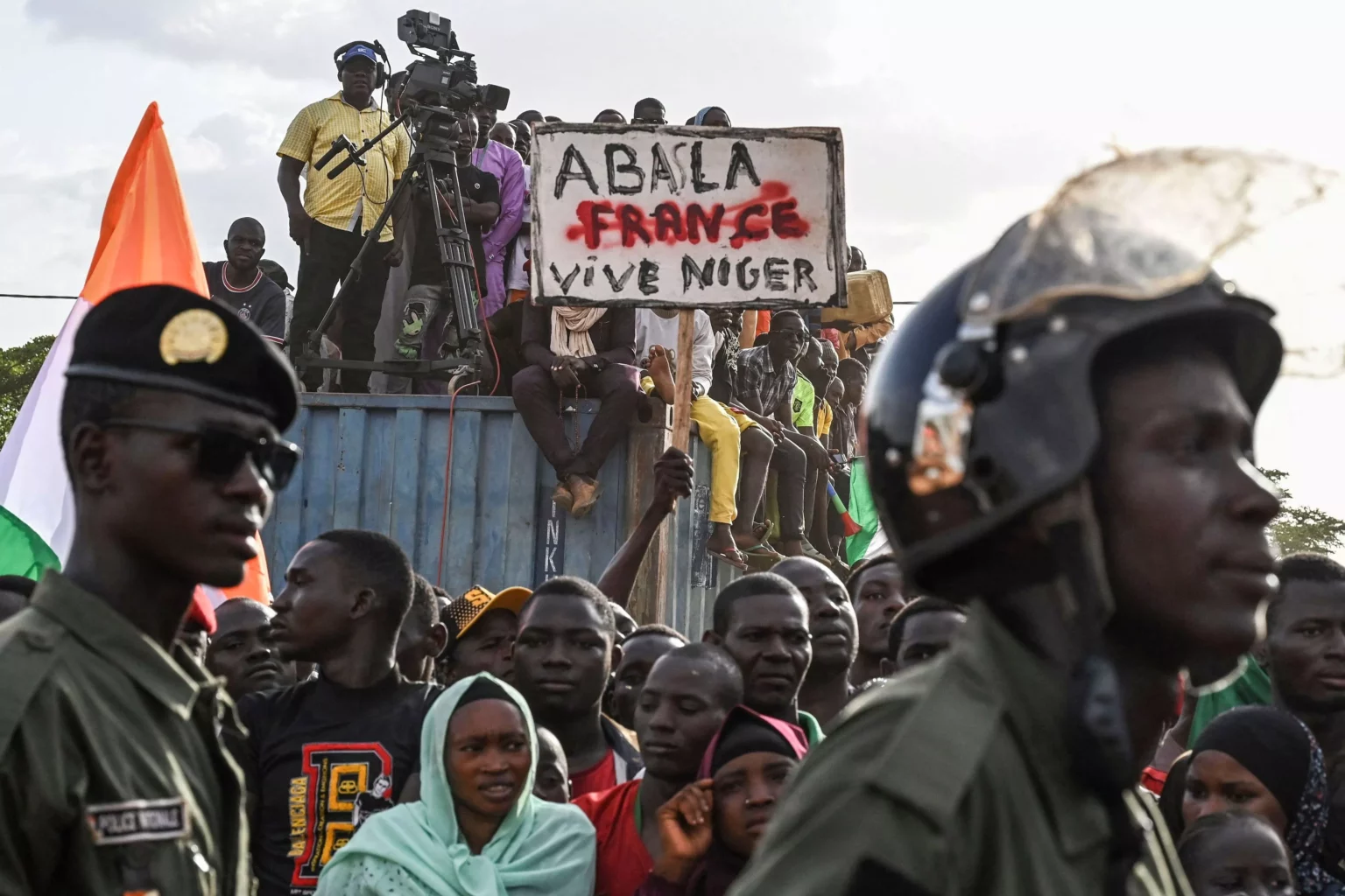 france-to-close-its-embassy-in-niger-after-souring-relations-report