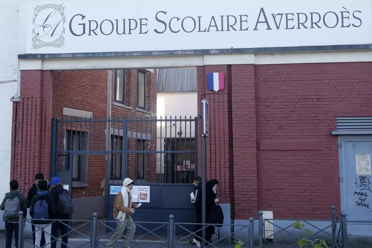 france-government-to-stop-funding-countrys-biggest-muslim-school-averroes-high-school