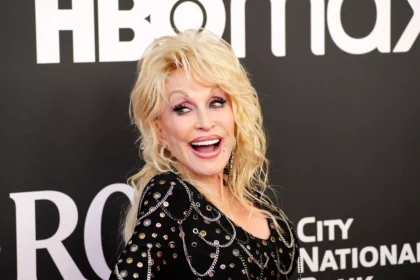 dolly-parton-to-open-up-a-new-restaurant-in-panama-city-beach-florida