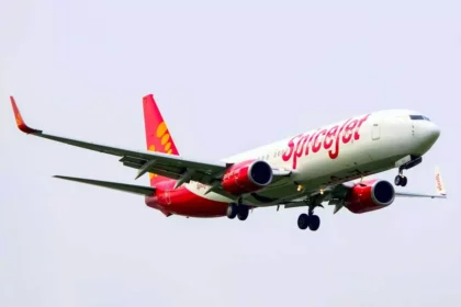 indias-spicejet-flight-makes-an-emergency-landing-in-karachi