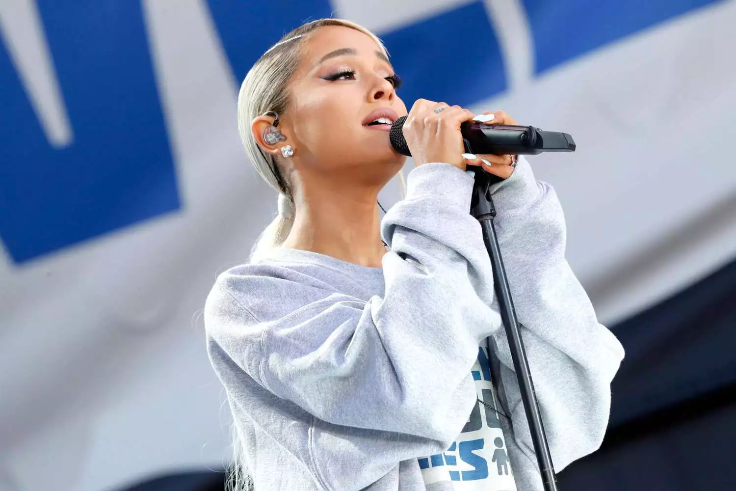 ariana-grande-teases-new-music-with-new-footage-from-the-recording-studio