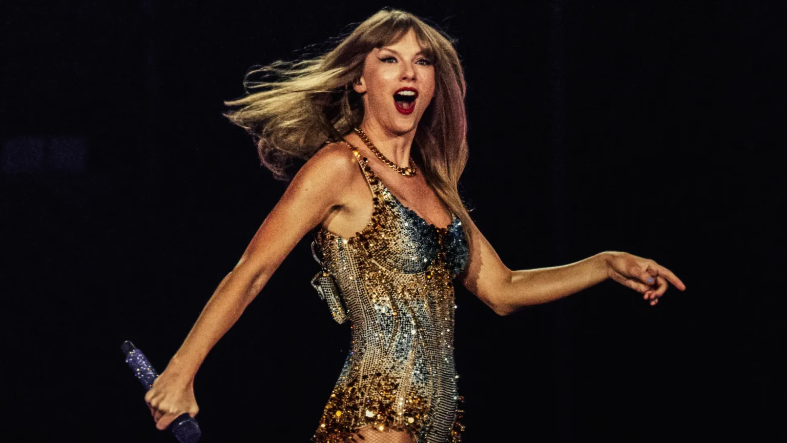 new-york-times-faces-backlash-for-essay-speculating-on-taylor-swifts-sexuality