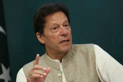 pakistans-former-pm-imran-khan-charged-with-contempt-of-electoral-commission-lawyer