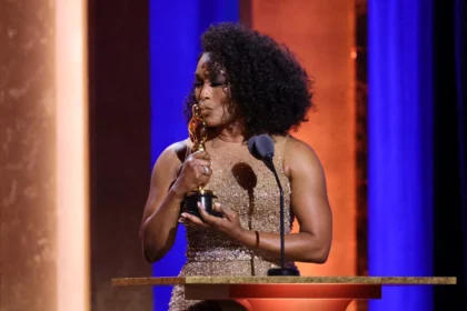 angela-bassett-and-mel-brooks-accept-honorary-oscars-at-the-annual-governors-awards