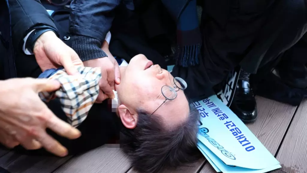 south-korean-opposition-leader-lee-jae-myung-stabbed-in-neck