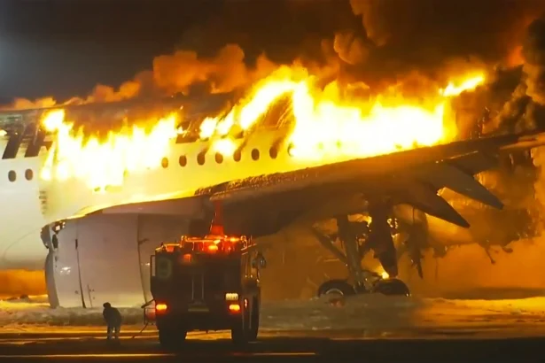 pilots-on-a-japan-airlines-plane-were-unaware-of-fire-at-first