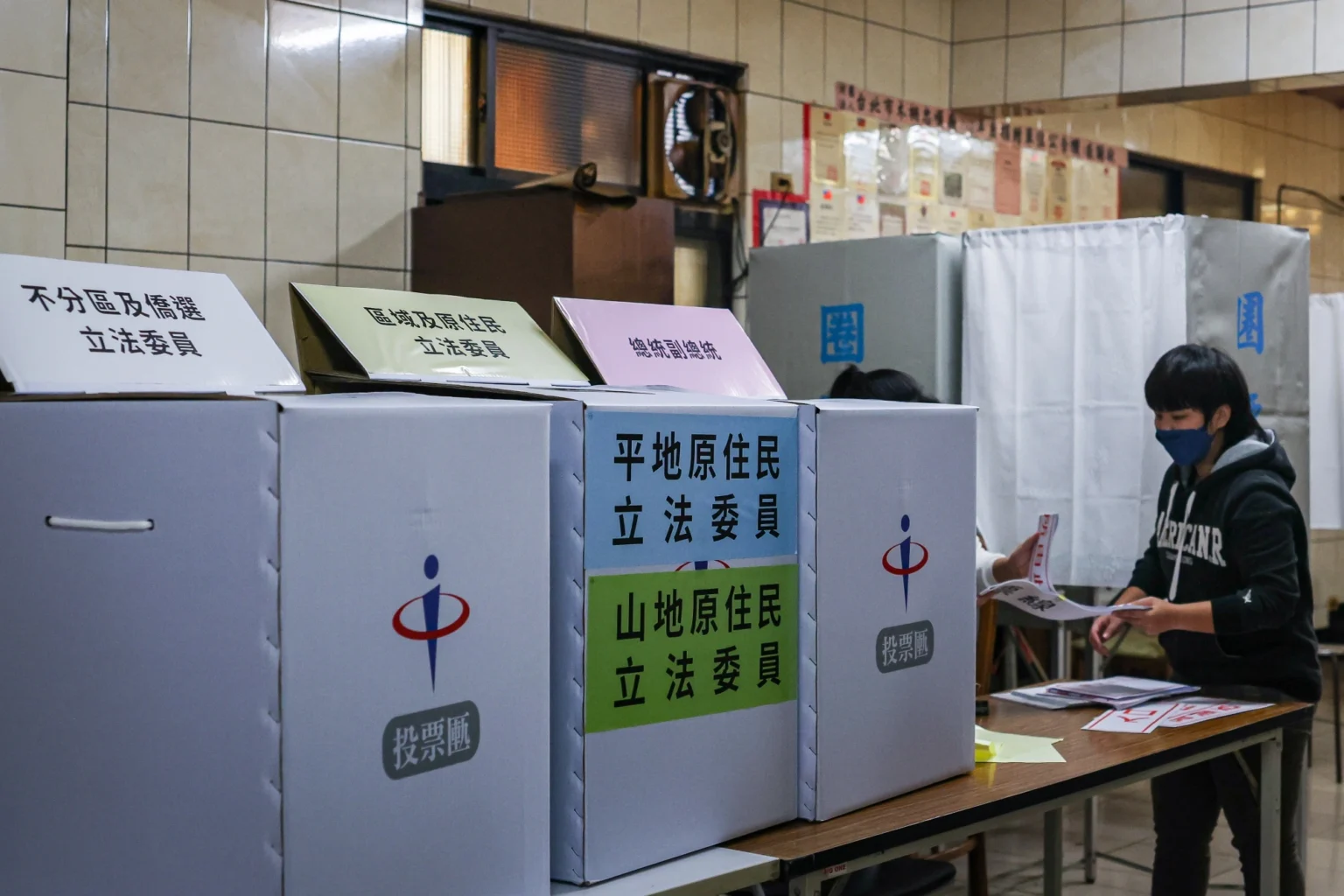 tsai-ing-wen-and-other-political-heavyweights-cast-ballots-in-taiwan-elections