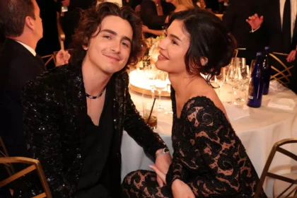 timothee-chalamet-and-kylie-jenner-shared-a-quick-kiss-during-the-ad-break-at-golden-globe-awards-2024
