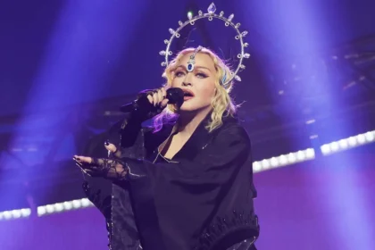 madonna-sued-by-her-fans-for-starting-the-nyc-concert-late