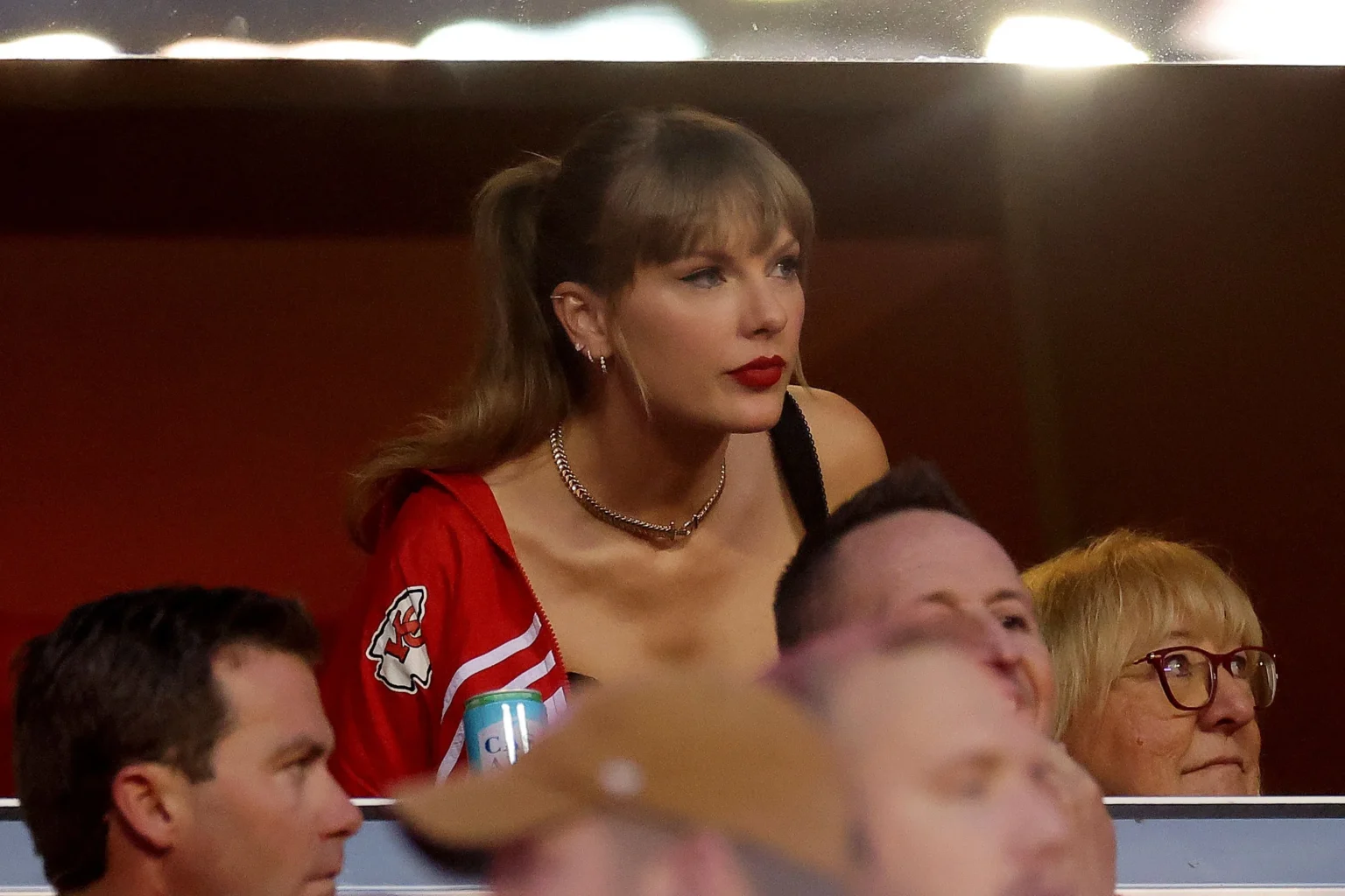 taylor-swift-cautioned-about-potentially-being-blamed-if-travis-kelces-chiefs-dont-win-the-super-bowl-this-season