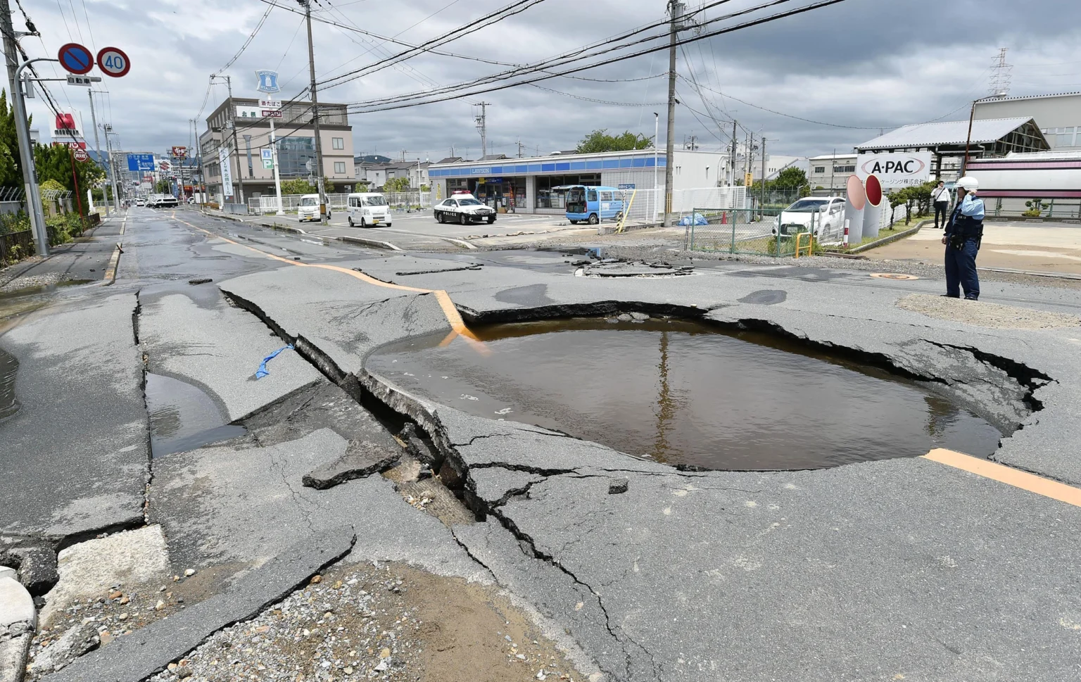 a-7-6-magnitude-earthquake-hits-japan-triggering-a-tsunami-warning