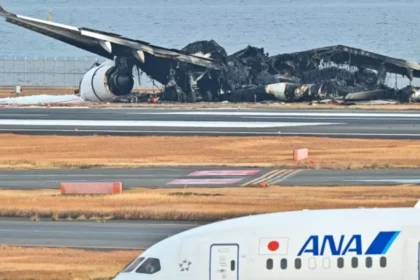 passenger-jet-cleared-to-land-before-collision-at-the-runway-of-haneda-airport-airlines