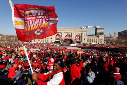 kansas-city-chiefs-super-bowl-parade-shooting-leaves-1-dead-and-injured-dozens-of-attendees