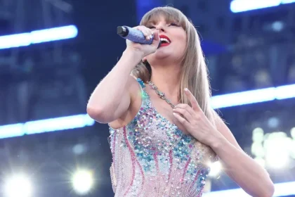 taylor-swift-storms-melbournestage-in-front-of-96k-swifties-for-her-biggest-show-ever