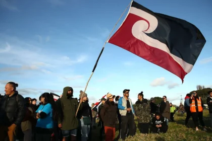 maori-protestors-heckle-new-zealand-politicians-following-plans-to-decry-plans-to-review-treaty-of-waitangi