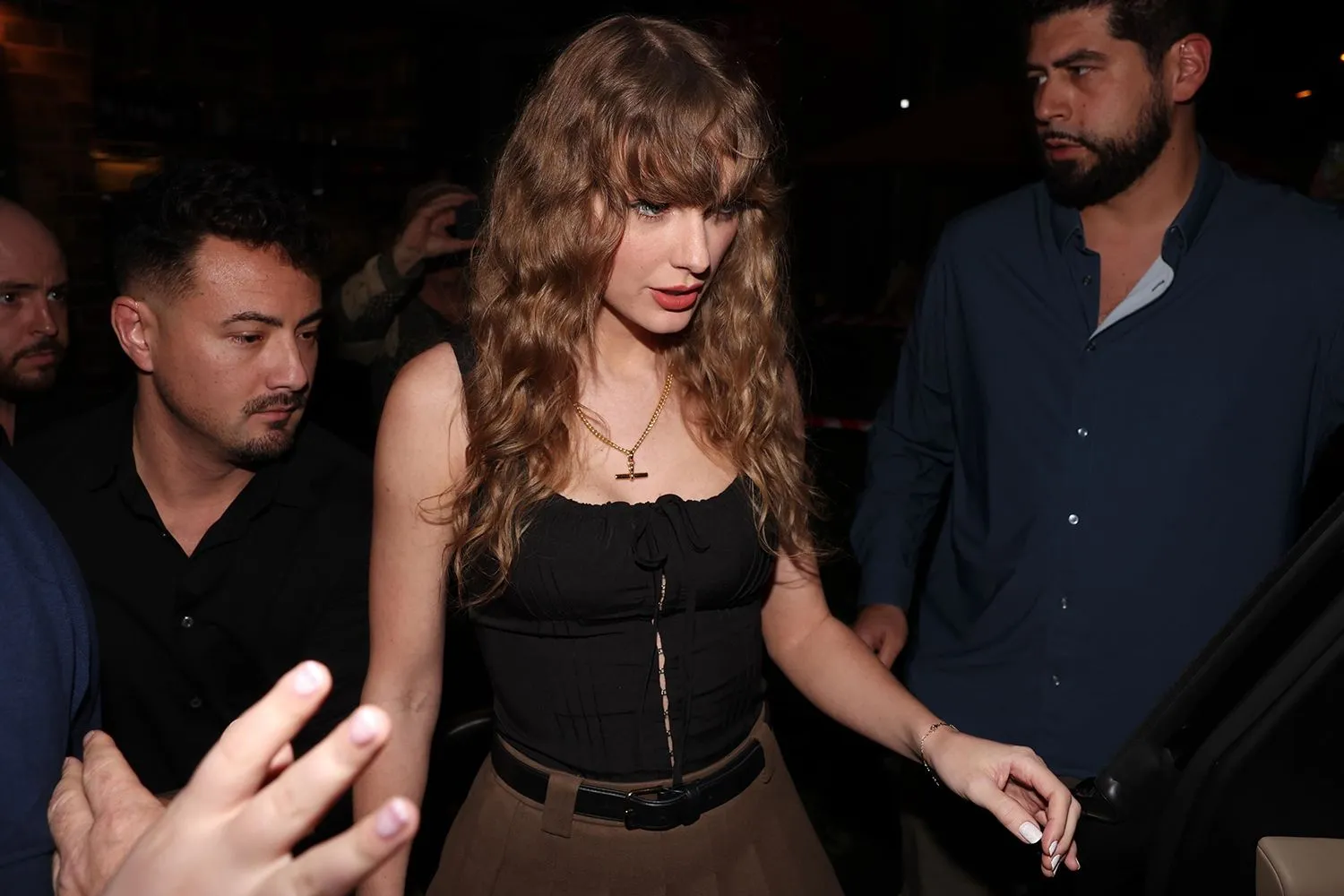 taylor-swift-steps-out-for-a-girls-night-out-with-sabrina-carpenter-following-the-performances-in-melbourne