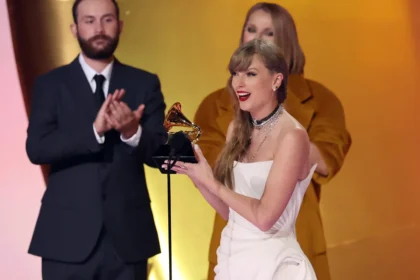 taylor-swift-makes-history-in-grammys-after-becoming-the-first-artist-to-win-album-of-the-year-four-times
