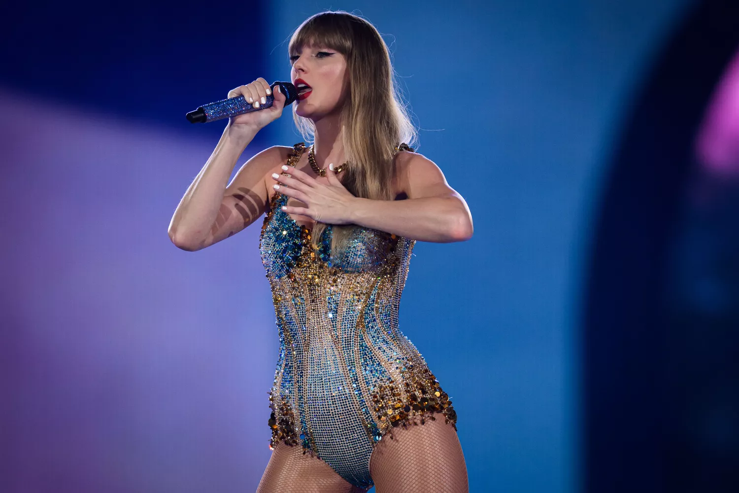 travis-kelce-katy-perry-and-other-famous-celebs-support-taylor-swift-in-sydney-for-her-first-eras-tour-show