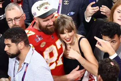 taylor-swift-and-travis-kelce-share-a-sweet-kiss-after-chiefs-defeat-the-san-francisco-49ers-to-win-the-third-super-bowl