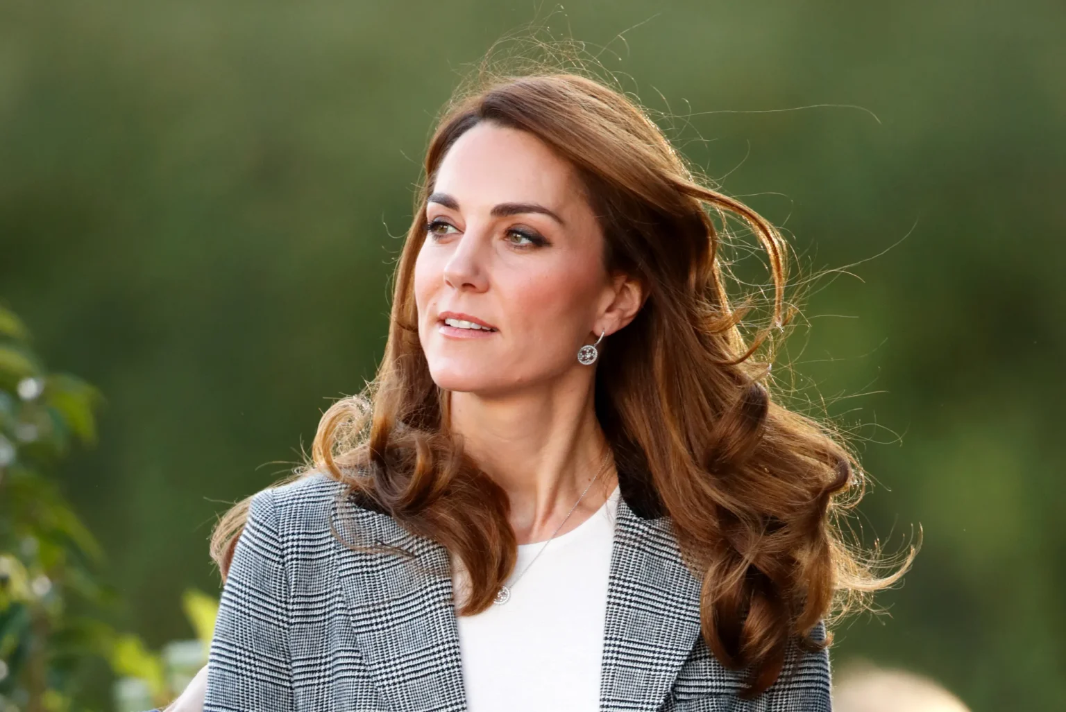 kate-middletons-apparently-altered-photo-officially-released-by-kensington-palace