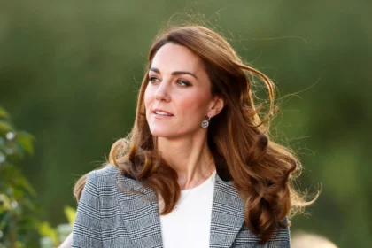 kate-middletons-apparently-altered-photo-officially-released-by-kensington-palace