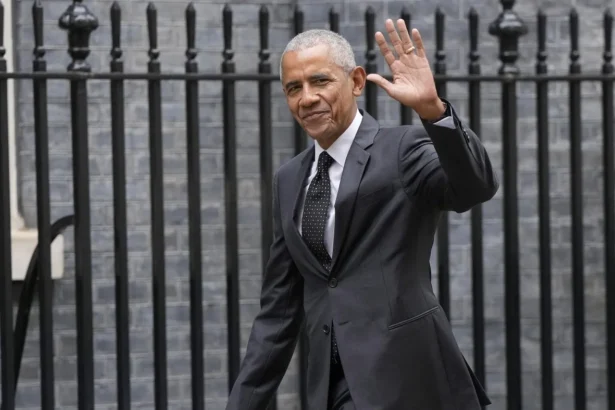 barack-obama-visits-10-downing-street-for-a-surprise-meeting-with-uk-pm-rishi-sunak
