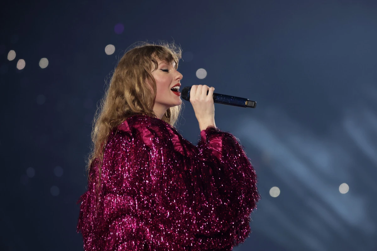 taylor-swift-expressed-her-love-for-singapore-during-her-eras-tour-show