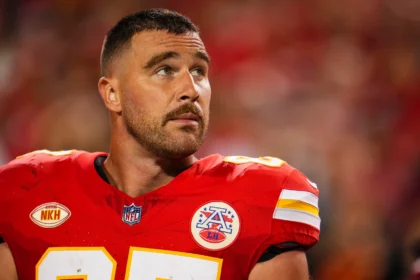 travis-kelce-grabs-pizza-without-taylor-swift-after-bahamas-vacation