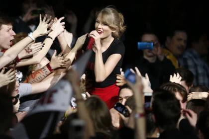 thousands-of-taylor-swift-swifties-hit-by-uk-ticket-scams-lloyds