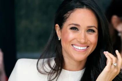 meghan-markle-interacts-with-children-at-los-angeles-hospital