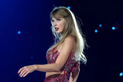 taylor-swift-teased-exciting-things-after-winning-artist-of-the-year-at-the-iheartradio-music-awards