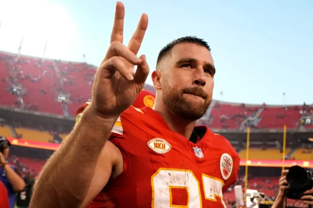 kansas-city-chiefs-and-travis-kelce-agree-to-renew-deal-with-pay-raise