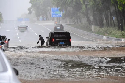 rescuers-race-to-save-those-trapped-residents-in-floods-in-chinas-guangdong