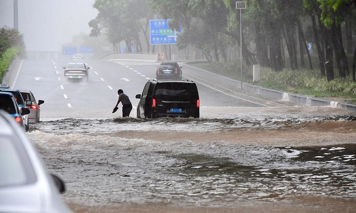 rescuers-race-to-save-those-trapped-residents-in-floods-in-chinas-guangdong