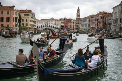 venice-set-to-charge-tourists-entry-fee-to-combat-over-tourism