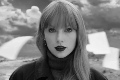 taylor-swifts-recent-bts-video-makes-swifties-think-shes-adding-ttpd-set-to-eras-tour