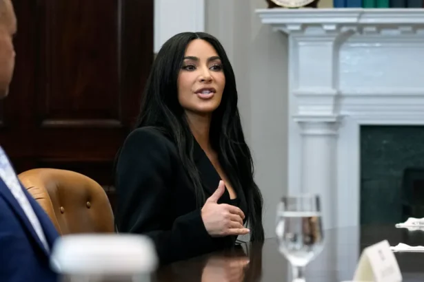 kim-kardashian-visits-the-white-house-met-with-vp