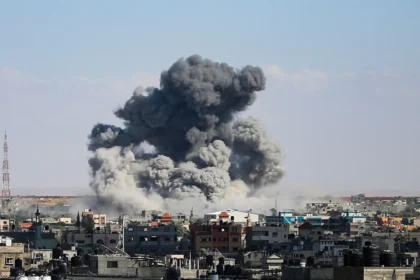 israel-strikes-rafah-with-bombs-after-icj-orders-it-to-halt-offensive