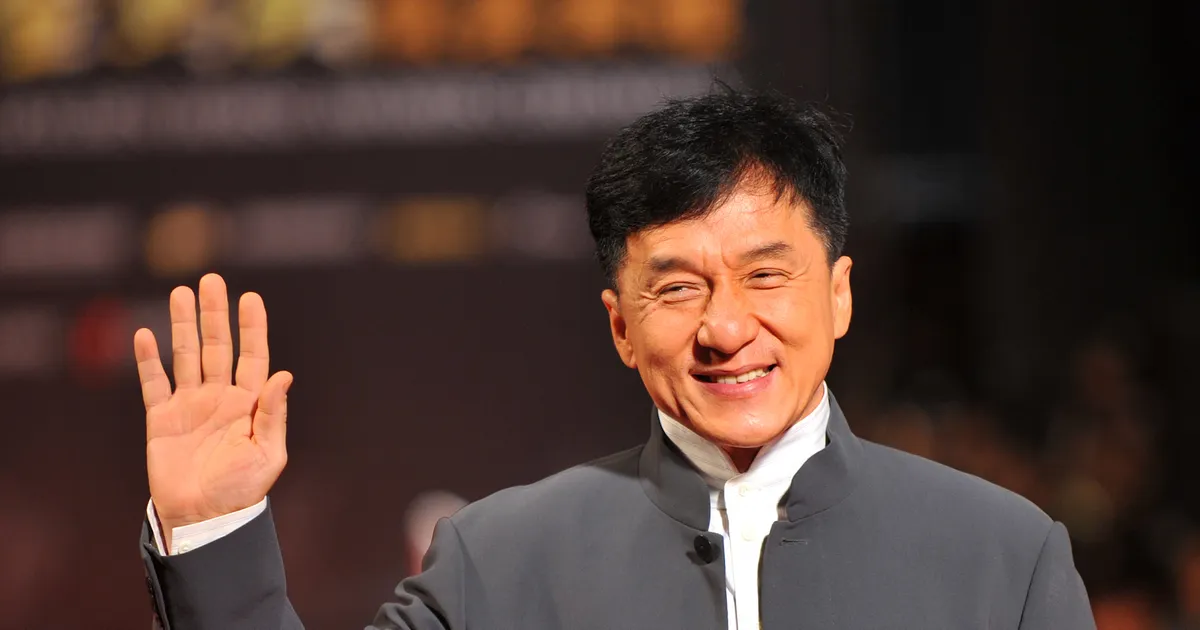 hero-jackie-chan-praised-by-fans-for-not-recognizing-relevant-kardashians