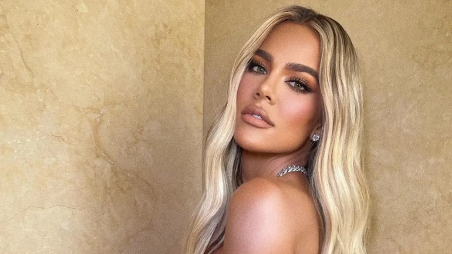 khloe-kardashian-shares-sweet-selfie-with-her-and-brothers-kids