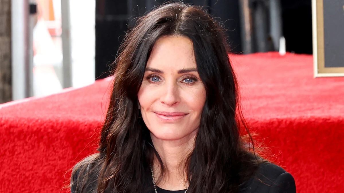 courteney-cox-lip-syncs-iconic-lines-from-the-hit-sitcom-friends