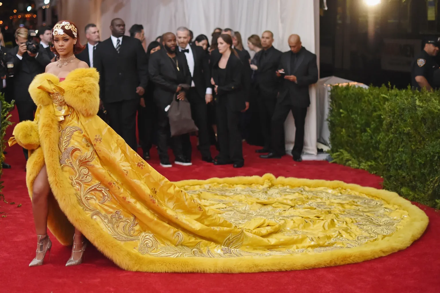 rihanna-skip-the-2024-met-gala-for-this-reason