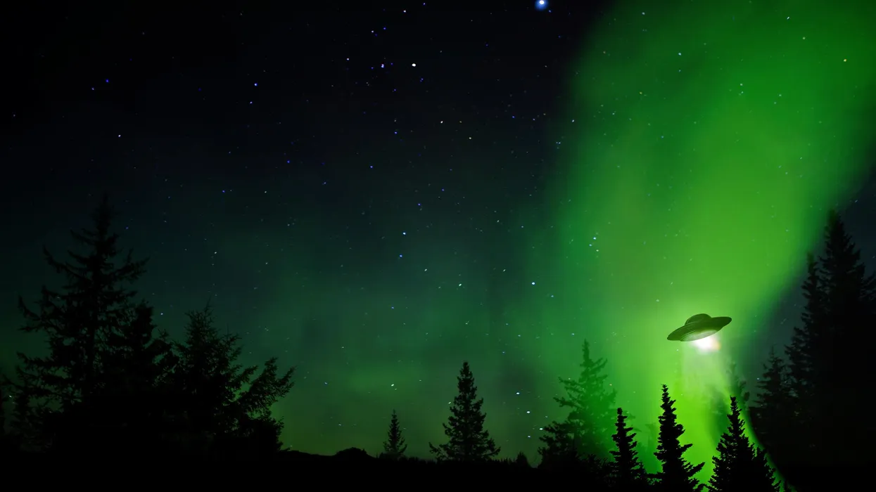 ufos-spotted-in-canada-were-seeing-some-aliens