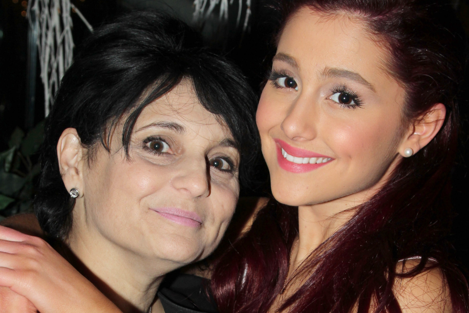 ariana-grande-shared-childhood-clips-with-her-mother-on-joans-67th-birthday