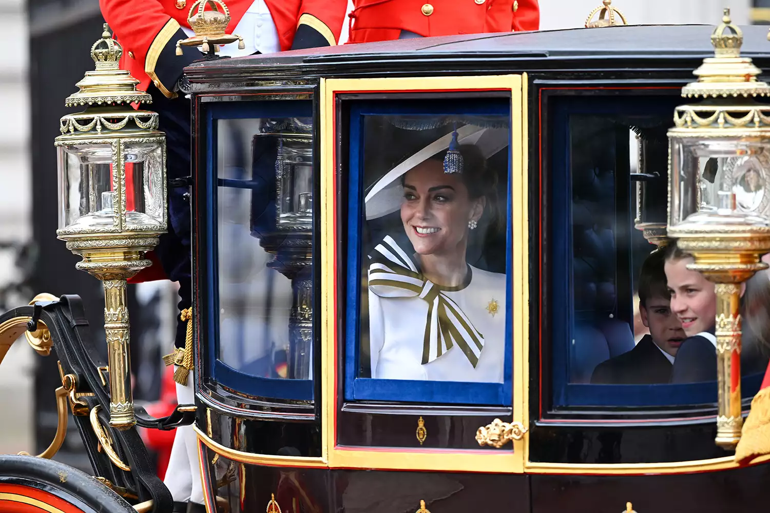 kate-middleton-along-with-kids-riding-in-a-carriage-at-trooping-the-colour