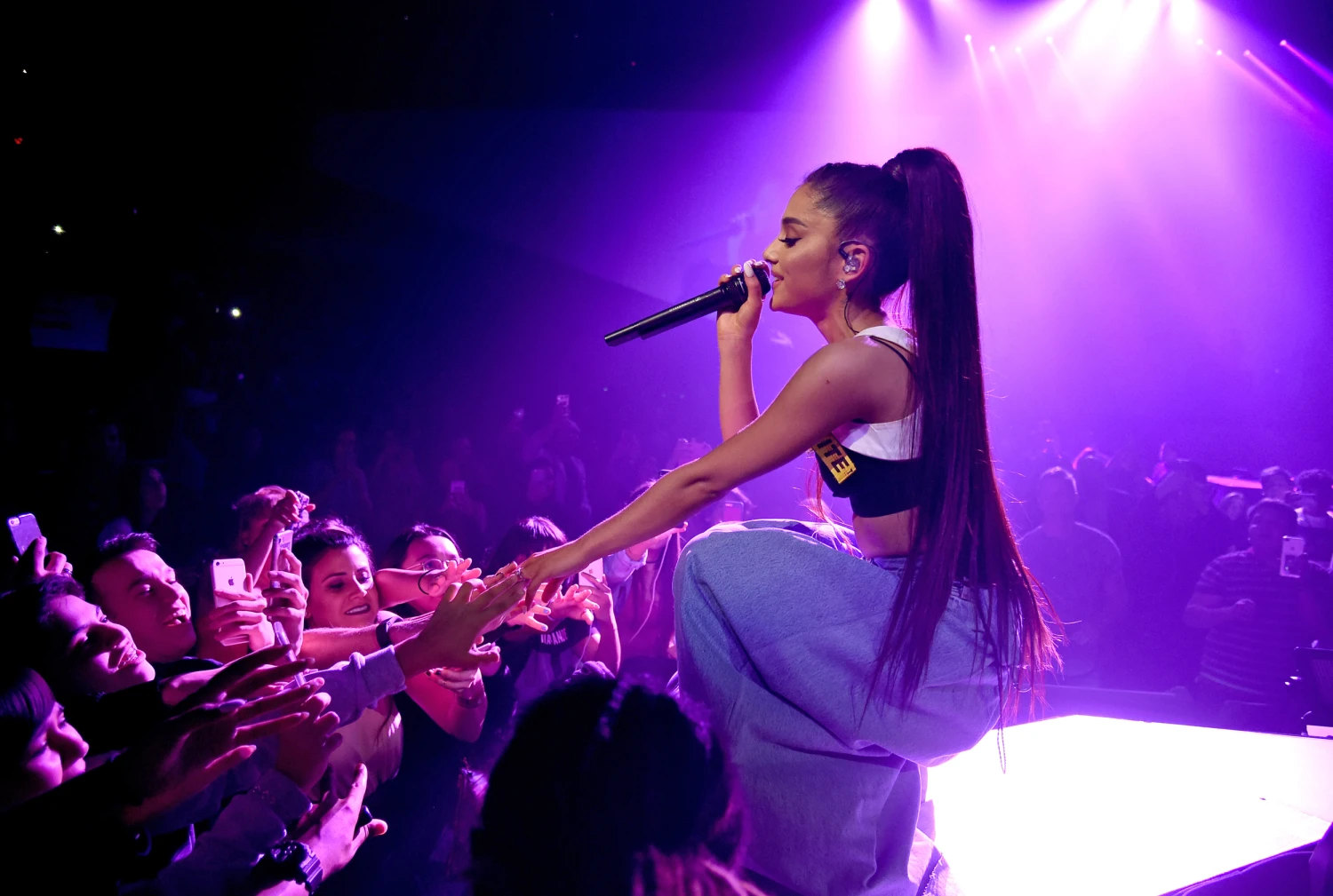 ariana-grande-reveals-vision-of-mini-tour-for-eternal-sunshine-album