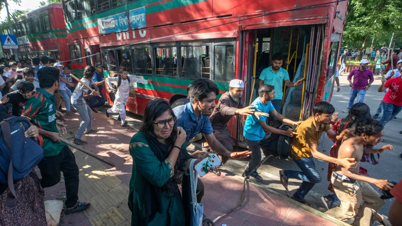 bangladesh-quota-protesters-call-for-complete-shutdown-amid-deadly-clashes